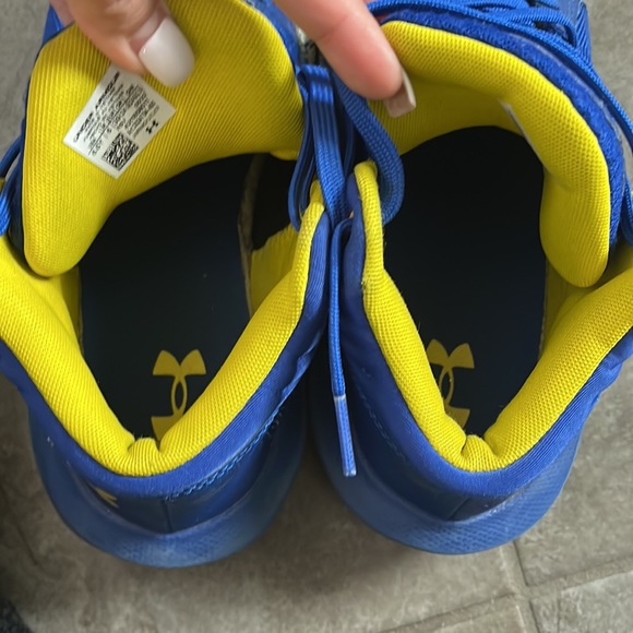 EUC Youth Under armour basketball shoes 6.5Y - Picture 7 of 9